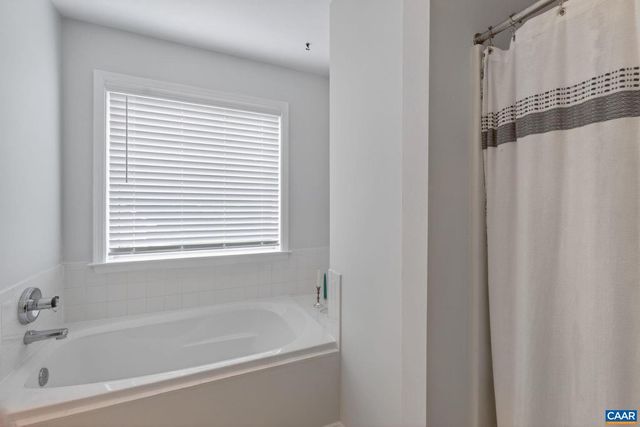 1092 WINTERGREEN LN, Charlottesville, VA 22903