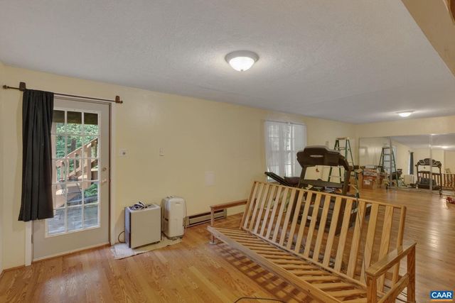 1092 WINTERGREEN LN, Charlottesville, VA 22903
