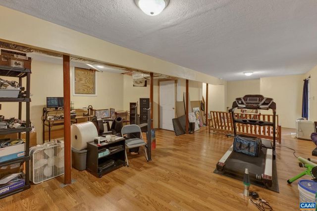 1092 WINTERGREEN LN, Charlottesville, VA 22903