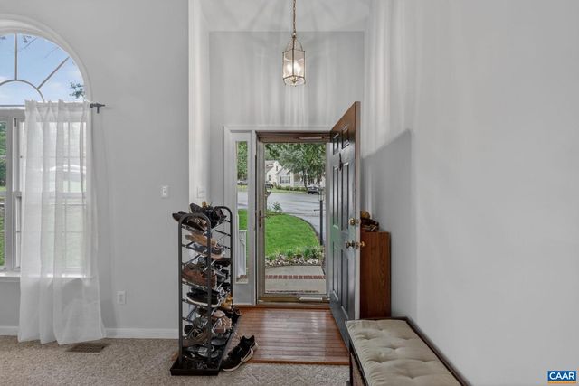 1092 WINTERGREEN LN, Charlottesville, VA 22903