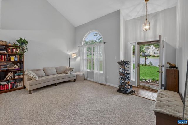 1092 WINTERGREEN LN, Charlottesville, VA 22903