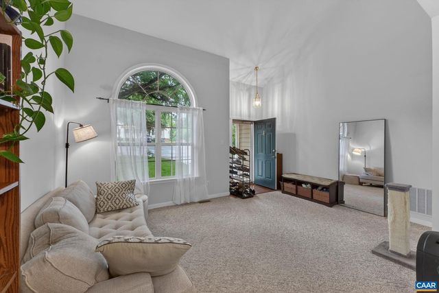 1092 WINTERGREEN LN, Charlottesville, VA 22903
