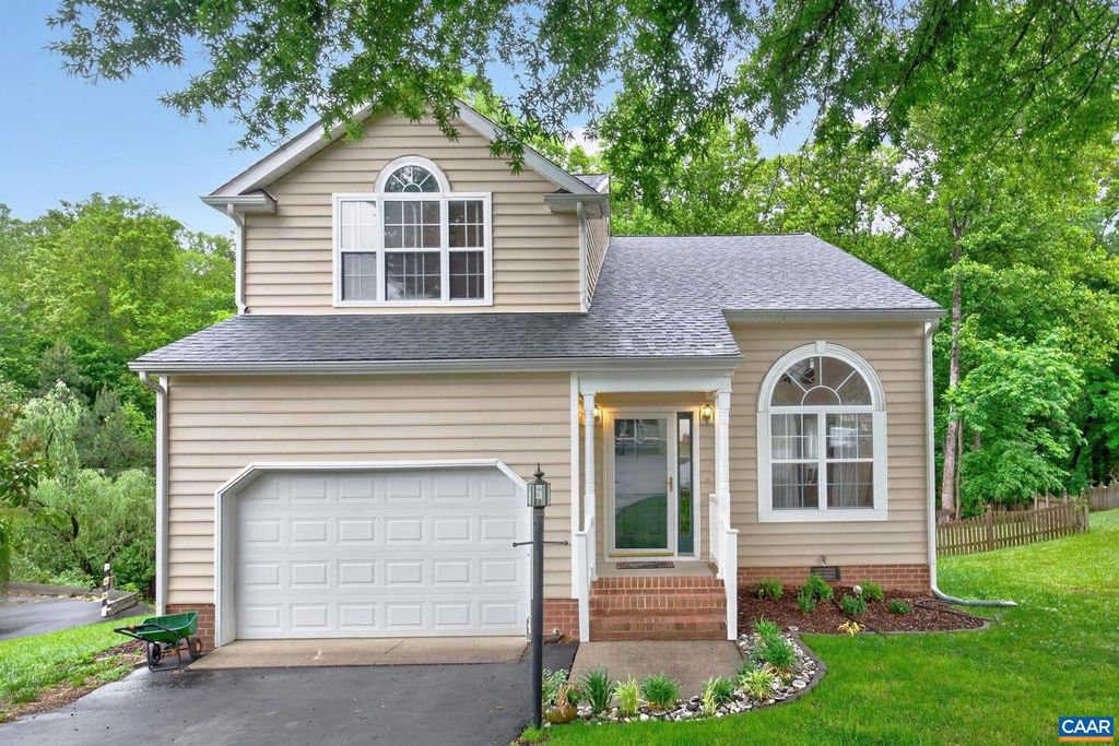 1092 WINTERGREEN LN, Charlottesville, VA 22903