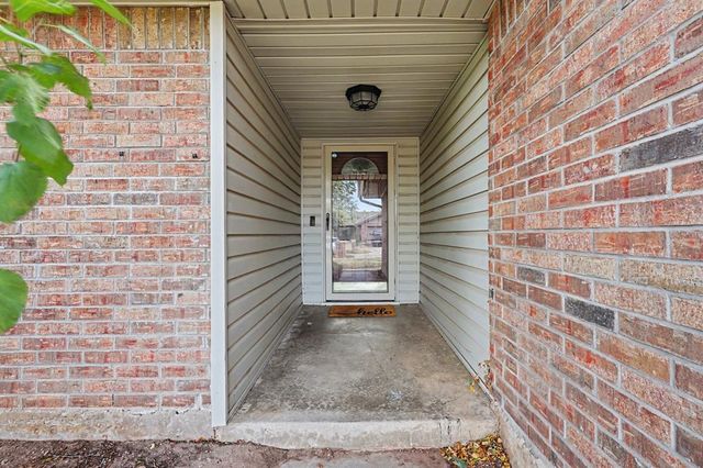 1004 SW 11th Street, Moore, OK 73160