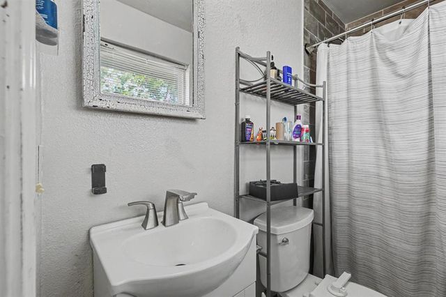 1004 SW 11th Street, Moore, OK 73160