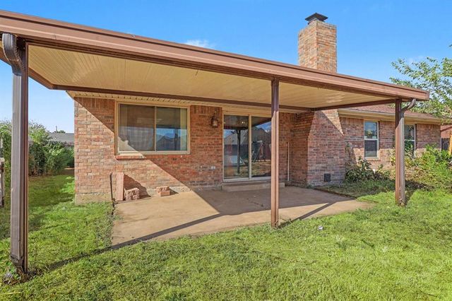 1004 SW 11th Street, Moore, OK 73160