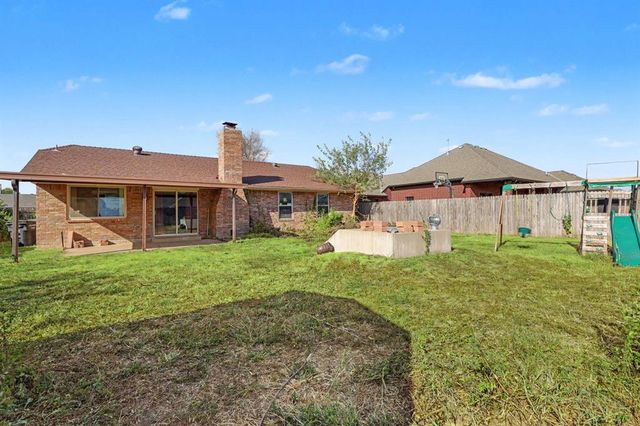 1004 SW 11th Street, Moore, OK 73160
