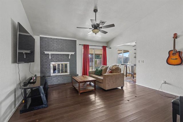 1004 SW 11th Street, Moore, OK 73160