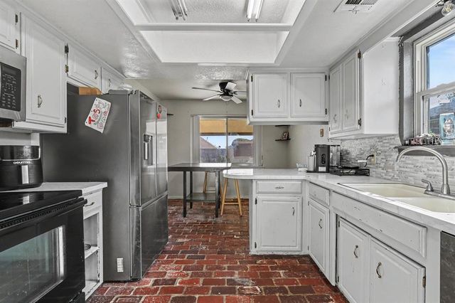 1004 SW 11th Street, Moore, OK 73160