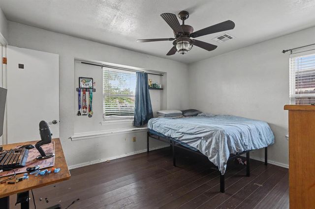1004 SW 11th Street, Moore, OK 73160