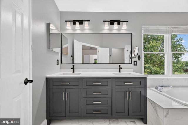 43715 CLEMENS TER, Ashburn, VA 20147