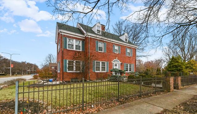 812 W Delaware Avenue, Urbana, IL 61801