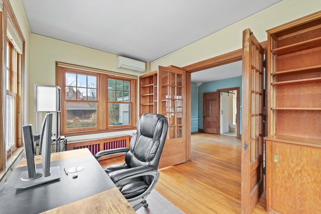 812 W Delaware Avenue, Urbana, IL 61801