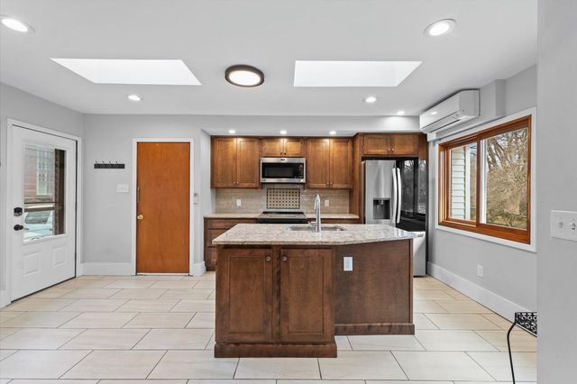 812 W Delaware Avenue, Urbana, IL 61801