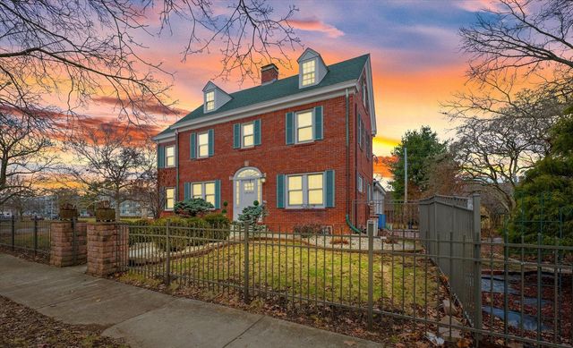 812 W Delaware Avenue, Urbana, IL 61801