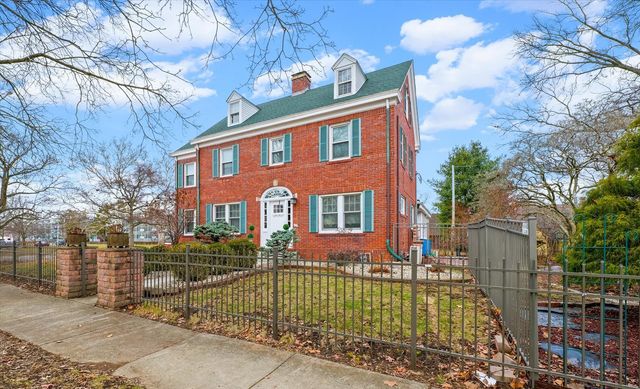 812 W Delaware Avenue, Urbana, IL 61801