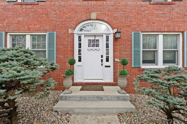 812 W Delaware Avenue, Urbana, IL 61801