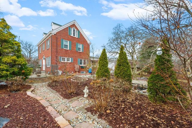 812 W Delaware Avenue, Urbana, IL 61801