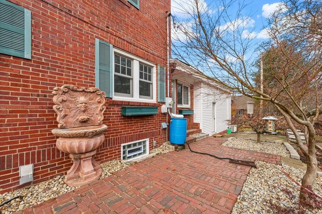 812 W Delaware Avenue, Urbana, IL 61801