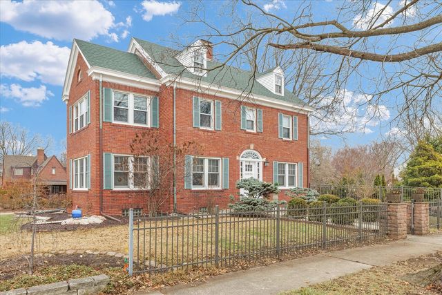 812 W Delaware Avenue, Urbana, IL 61801