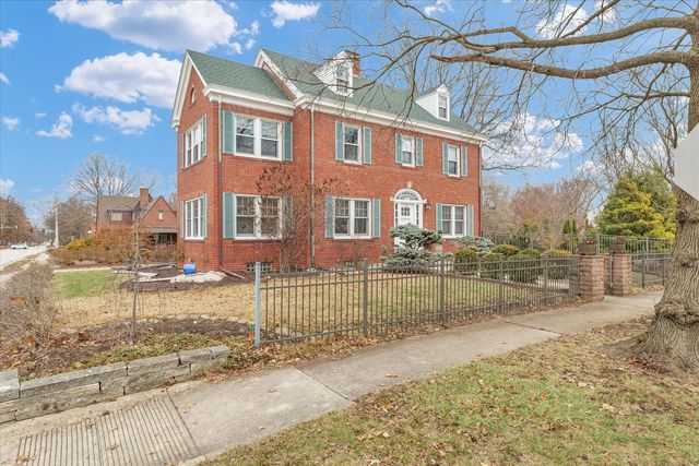 812 W Delaware Avenue, Urbana, IL 61801