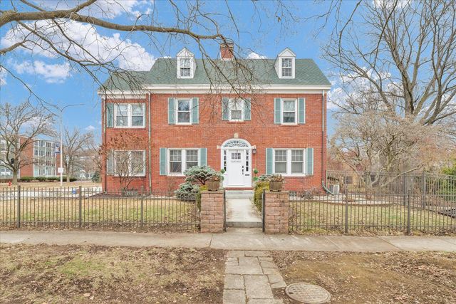 812 W Delaware Avenue, Urbana, IL 61801