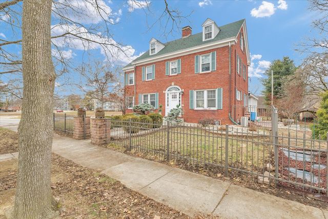 812 W Delaware Avenue, Urbana, IL 61801