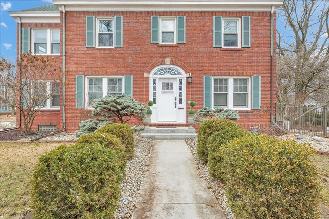 812 W Delaware Avenue, Urbana, IL 61801