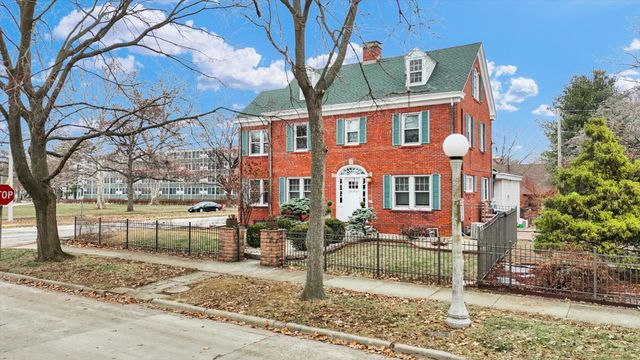 812 W Delaware Avenue, Urbana, IL 61801