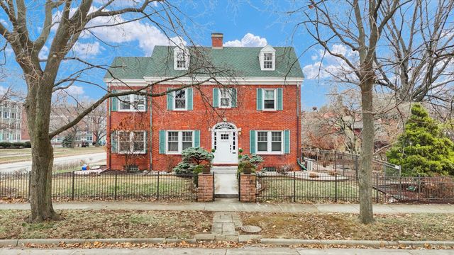 812 W Delaware Avenue, Urbana, IL 61801