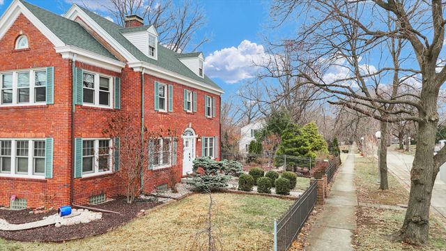 812 W Delaware Avenue, Urbana, IL 61801