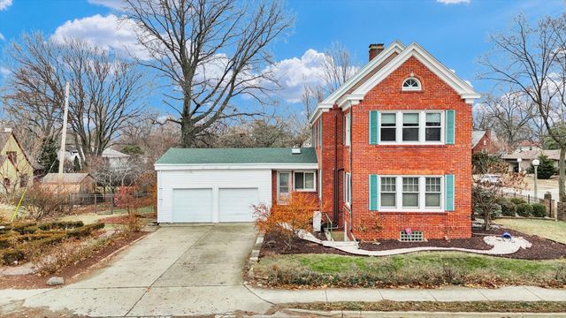 812 W Delaware Avenue, Urbana, IL 61801