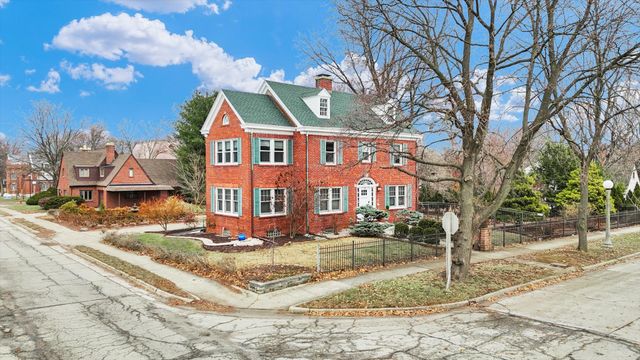 812 W Delaware Avenue, Urbana, IL 61801