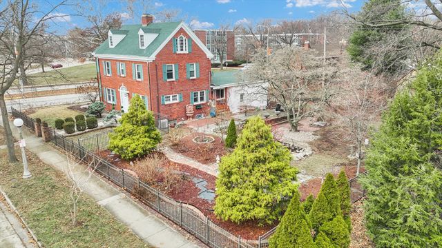 812 W Delaware Avenue, Urbana, IL 61801