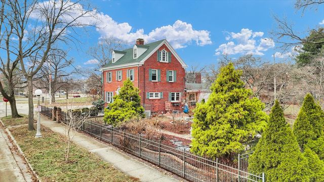 812 W Delaware Avenue, Urbana, IL 61801