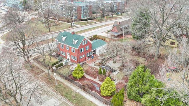 812 W Delaware Avenue, Urbana, IL 61801