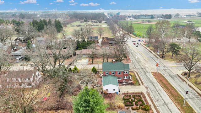 812 W Delaware Avenue, Urbana, IL 61801