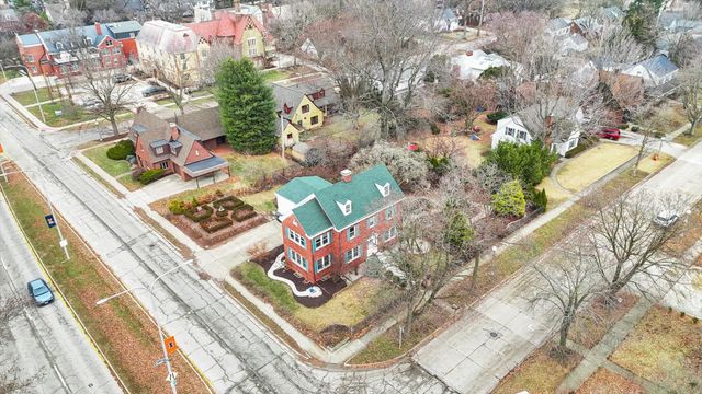 812 W Delaware Avenue, Urbana, IL 61801