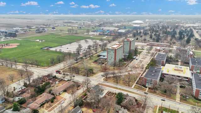 812 W Delaware Avenue, Urbana, IL 61801