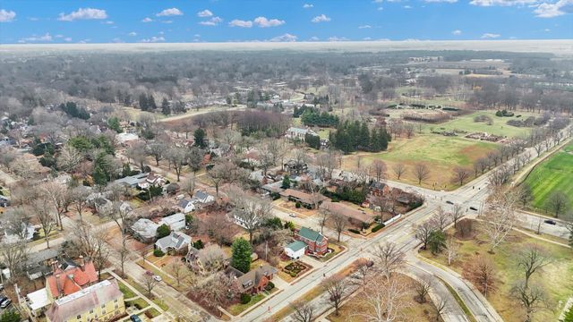 812 W Delaware Avenue, Urbana, IL 61801