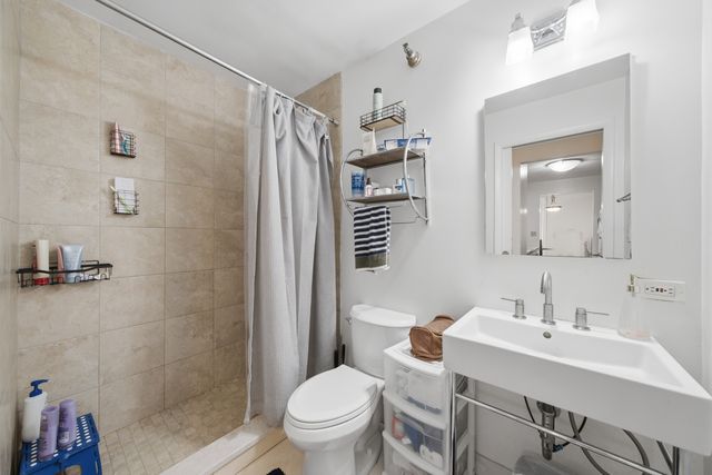 70 W HURON Street 502, Chicago, IL 60654