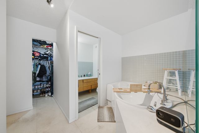 70 W HURON Street 502, Chicago, IL 60654