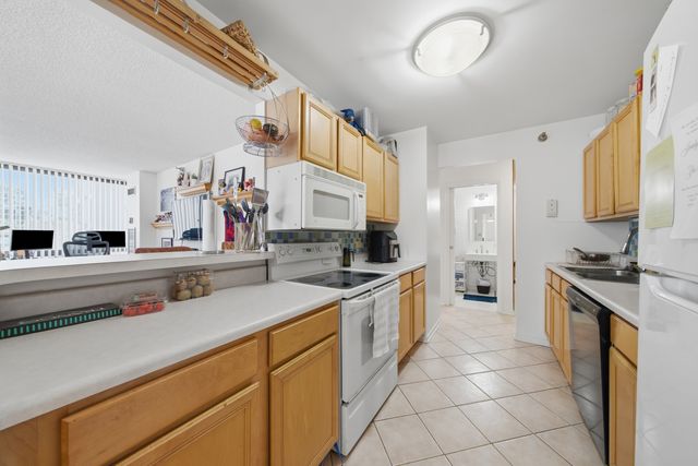 70 W HURON Street 502, Chicago, IL 60654