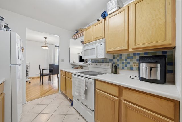 70 W HURON Street 502, Chicago, IL 60654