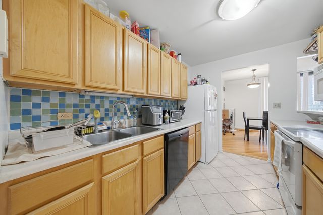 70 W HURON Street 502, Chicago, IL 60654
