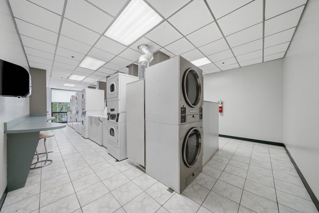 70 W HURON Street 502, Chicago, IL 60654