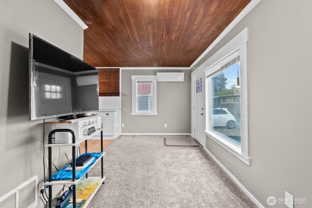 1025 S 84th Street, Tacoma, WA 98444