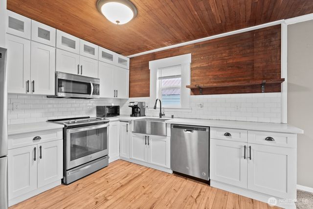 1025 S 84th Street, Tacoma, WA 98444