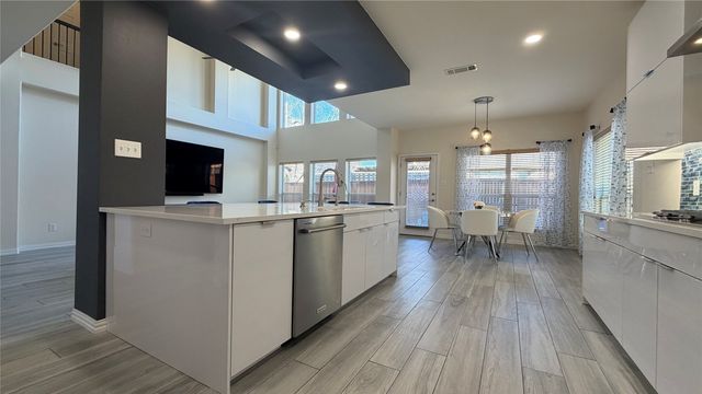 841 Carolina Way, Lantana, TX 76226