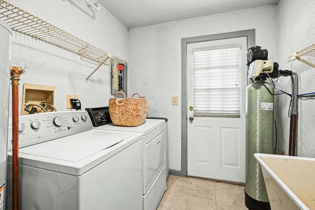 2N643 Diane Avenue, Glen Ellyn, IL 60137